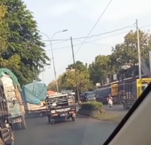 Arus lalu lintas macet di Jalan Slamet Riyadi Batang