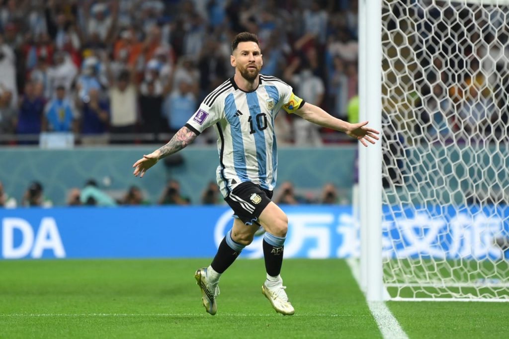 Messi Bawa Argentina ke Perempat Final
