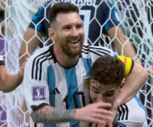 Messi dan Alvarez saat bekerjasama mencetak gol
