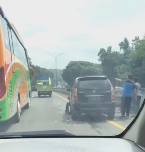 kondisi lalu lintas pasca kecelakaan beruntun di tol Jatingaleh
