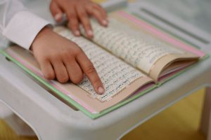 Cara Khatam Al Quran di Bulan Ramadhan, Simak Tips Khusus untuk Wanita yang Sedang Haid