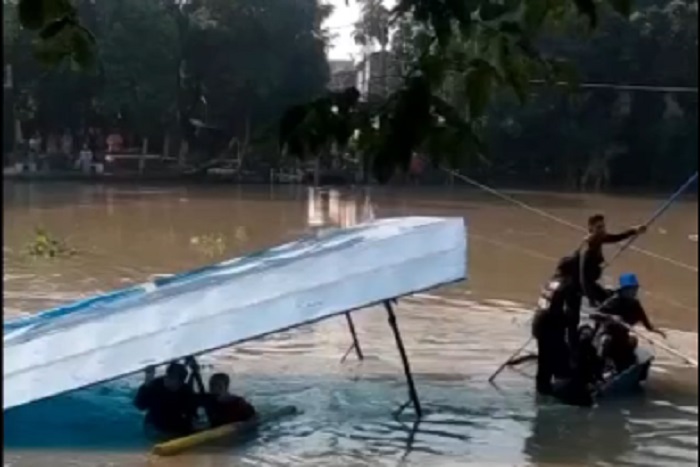 korban perahu tenggelam di sungai Brantas