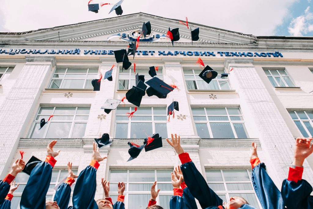 5 Beasiswa Luar Negeri Tanpa TOEFL Tahun 2023