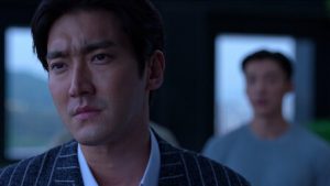 Choi Si Won memerankan karakter antagonis Hong Min Beom yang terlahir dari keluarga kaya raya.