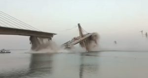 Jembatan gantung di India kembali ambruk