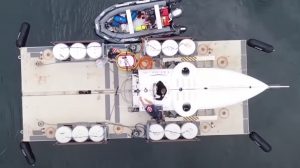 Kapal selam wisata dengan ukuran besar