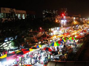 Art market yang berlokasi di Ngarsopuro turut meramaikan suasana malam hari di Solo.