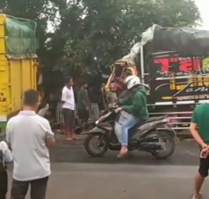 Kronologi kecelakaan bus vs truk di Lampung Utara.