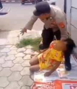 Beredar video diduga kelaparan seorang anak pingsan di Rangkasbitung.